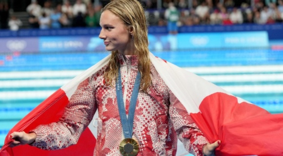 Саммер Макинтош установила олимпийский рекорд, выиграв третью золотую медаль в плавании 