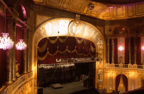 Театр в Торонто. Что посетить в праздничный сезон? Детские спектакли и мероприятия для взрослых.