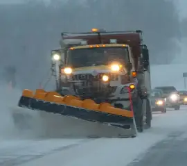 Разгневанный водитель пожаловался в 911 на «медленные» снегоуборочные машины