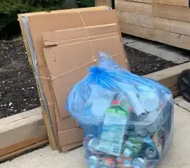 В Торонто к концу недели будут устранены проблемы с вывозом мусора, из-за которых не удалось организовать сбор вторсырья