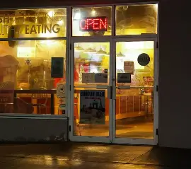 Ресторанный кризис в Канаде: ещё 4 000 заведений могут закрыться к 2026 году