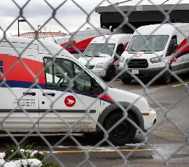 Почтальона из Онтарио восстановили на работе после увольнения за тысячи недоставленных писем