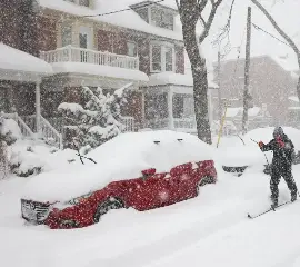 61 см снега за сутки: Торонто накрыл рекордный снегопад