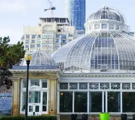 Тысячи жителей Торонто поддержали идею расширения исторической оранжереи Allan Gardens