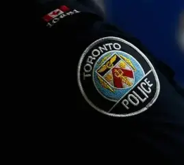 По крайней мере 9 сотрудников полиции Торонто арестованы в рамках расследования, связанного с оргпреступностью и коррупцией