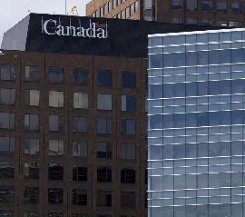 С июля госслужащие будут работать из офиса четыре дня в неделю