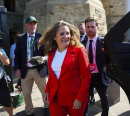 Фриланд: мир станет уязвимым, если США не изменят политику