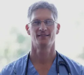 Семейный врач из Торонто с 2 100 пациентами всё ещё ждёт постоянного резидентства в Канаде