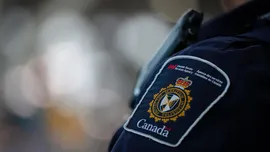 CBSA и RCMP сокращают сотрудников: правительство урезает госслужбу более чем на 9,000 позиций