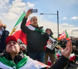 «День перемен для иранцев»: часть канадских иранцев поддерживает удар США по Ирану