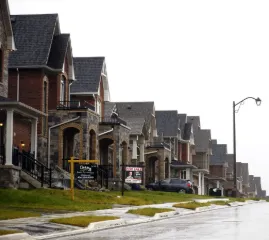 Число новых объявлений о продаже жилья в Торонто рухнуло на 18% на фоне сокращения количества продавцов на рынке