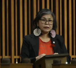 Член парламента от Нунавута Лори Идлаут покинула НДП и присоединилась к либералам