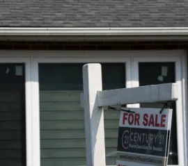 Продажи жилья в феврале снизились, но CREA рассчитывает на активную весну