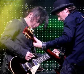 Песни «Агаты Кристи» вернулись на стриминги — без «опиума», «гашиша» и «кокаина»