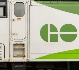 Движение поездов на линии Lakeshore West приостановлено после смертельного наезда на человека