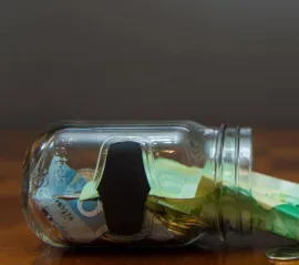 Большинство канадцев выступает за отмену чаевых — опрос