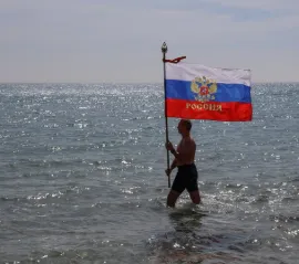 Война. Тысяча четыреста восемьдесят пятый день. Мирных переговоров нет. В Крыму отпраздновали 12-ю годовщину аннексии. Читатель «Медузы» пишет нам, что «жизнь остановилась»