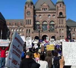 Queen's Park готовится к новой массовой акции протеста против изменений в программе OSAP