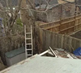 Владелец дома в Oakwood Village заявляет, что застройщики пытались спилить дерево на его участке без разрешения