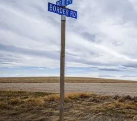 «Это абсурд»: США закрывают историческую Border Road для канадцев