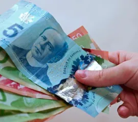 С 1 октября минимальная зарплата в Онтарио вырастет до $17,95 в час