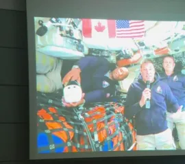 Канадский астронавт Джереми Хансен впервые связался с Землёй во время миссии Artemis II