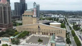 В Миссиссаге запретили поднимать иностранные государственные флаги у здания мэрии