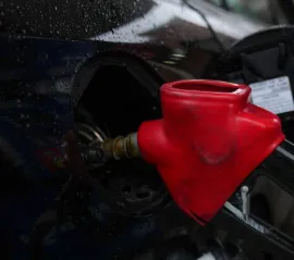 Цены на бензин в Канаде могут резко упасть в эти выходные