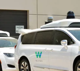 Планы Waymo вывести беспилотные такси на улицы Торонто вызывают споры