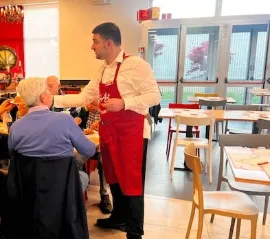 Власти Онтарио хотят запретить перекладывать стоимость униформы на работников