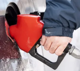 Либералы отменят акциз на бензин и дизель до Дня труда