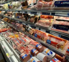 Поставщики продуктов вводят топливные надбавки — канадцам могут грозить новые расходы на продукты