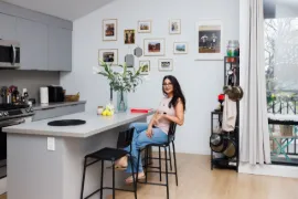 Эта маркетолог зарабатывает $100,000 в год. Как она тратит эти деньги?