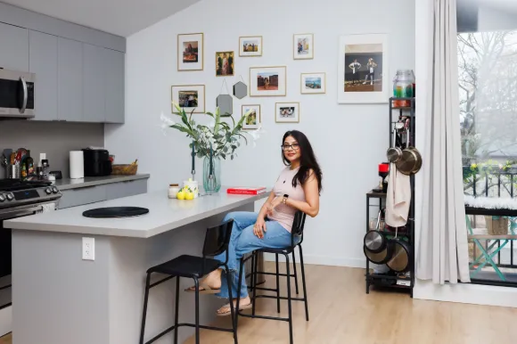 Эта маркетолог зарабатывает $100,000 в год. Как она тратит эти деньги?