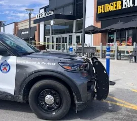 Охранник Fairview Mall госпитализирован после стрельбы во время ограбления ювелирного магазина