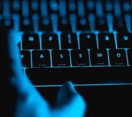 «Родители не справятся в одиночку»: эксперты предупреждают об онлайн-сети, которая манипулирует канадскими детьми