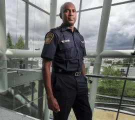 Как крупное подразделение полиции Онтарио меняет своих офицеров в лучшую сторону