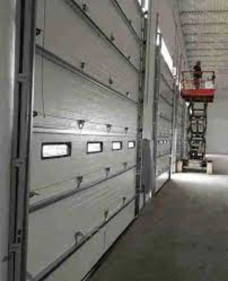 LOOKING INDUSTRIAL DOOR TECHNICIAN