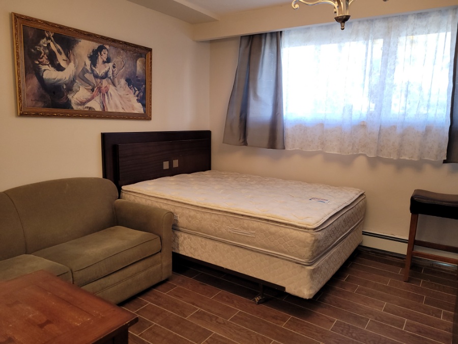 FINCH/DUFFERIN bachelor basement $1,980/мес БЕЗ ПОСЛЕДНЕГО месяца