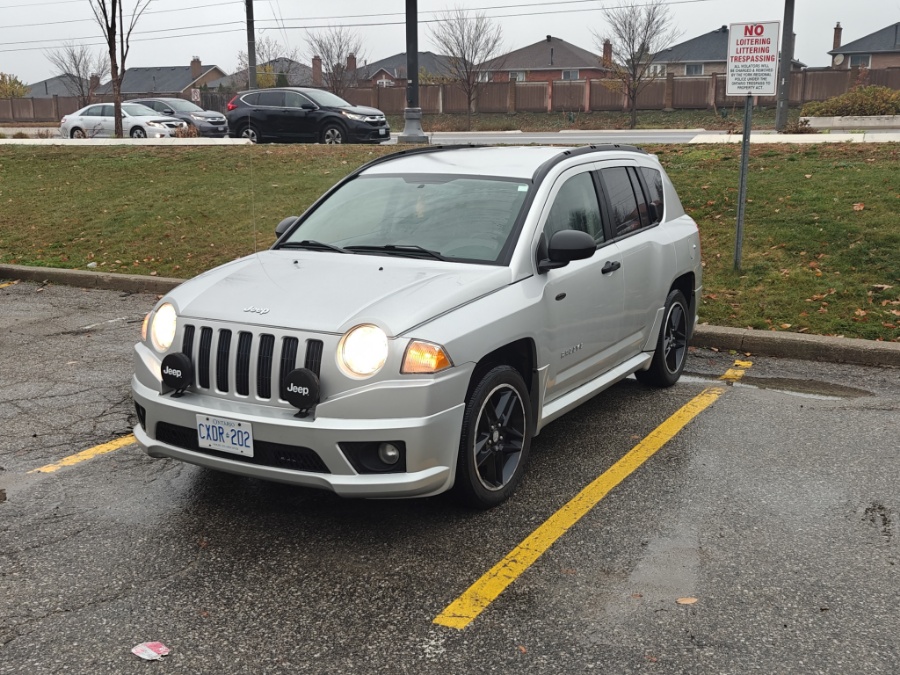 2009 Jeep compass $2.700