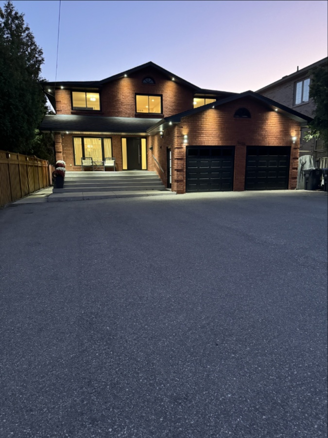 Cawthra &amp; QEW Mississauga Камната