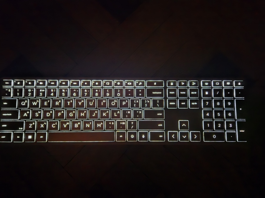 ENGLISH / RUSSIAN  HP 970 Programmable Wireless Keyboard Backlight