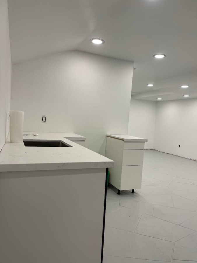 Are you looking for a proffesional renovation worker ? (Drywalling, Taping, Painting)