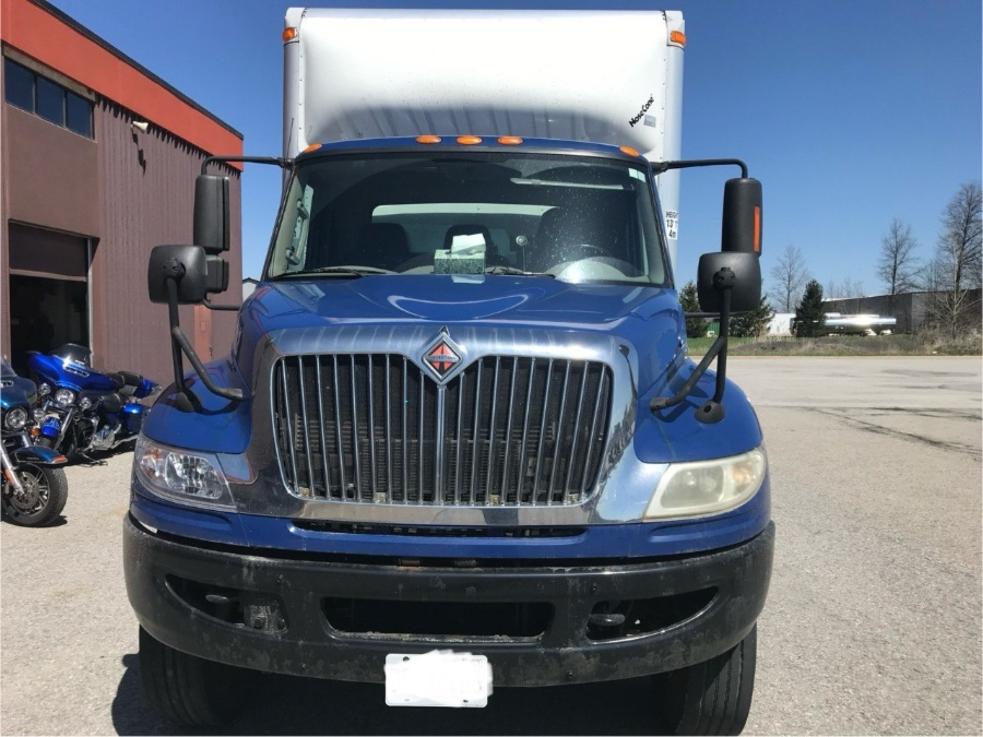 2015 International truck 4300 26’ feet