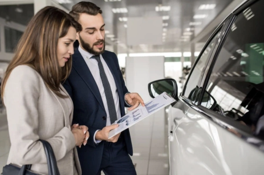 Ищем менеджера на продажу машин.