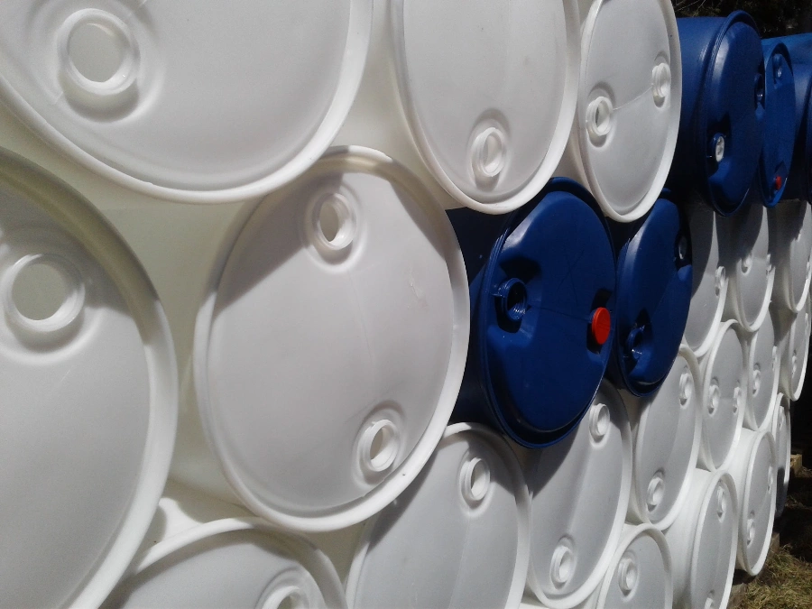 200 литров пластиковые бочки для дач,  для полива