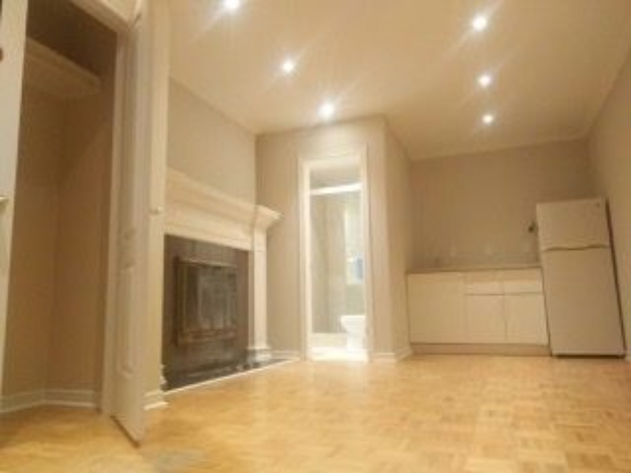 Bachelor for rent