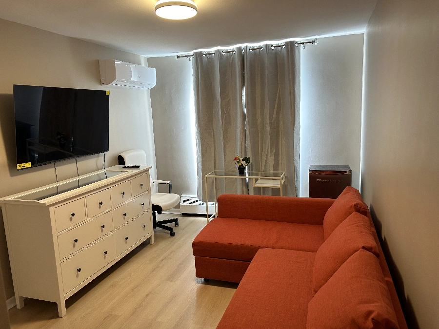 Сдаётся комната в Prime Location. Район Bathurst and Drewry