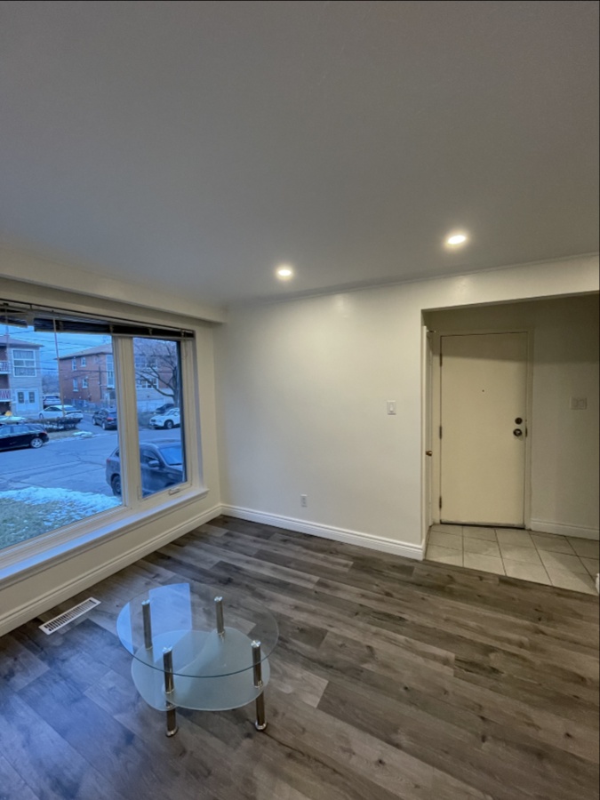 Finch & Dufferin - 2х комн. квартира
