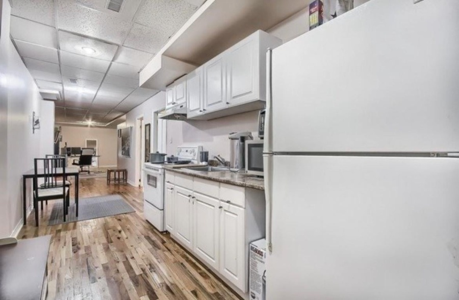 Dufferin/Hwy7  Basement apt,$1350/